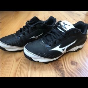 Mizuno boys baseball cleats